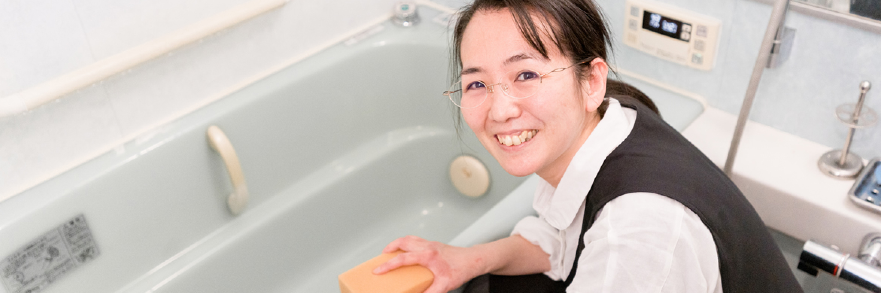 家事代行サービスのアールメイドスタッフ3人が写った画像